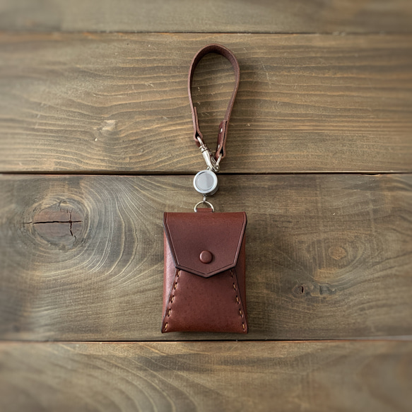 くるみボタンとハンドステッチの リールキー付き　カード&パスケース　ナチュラル　ブラウン　ブラック 7枚目の画像