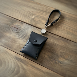 くるみボタンとハンドステッチの リールキー付き　カード&パスケース　ナチュラル　ブラウン　ブラック 5枚目の画像