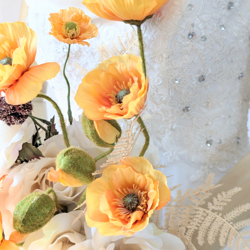 ウエディングクラッチブーケ(オレンジポピーとサンドベージュのバラ