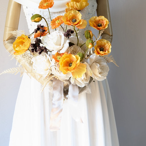 【美品】オレンジホワイト造花ブーケ ウエディングクラッチブーケ(オレンジポピー)ブートニア込み世界で