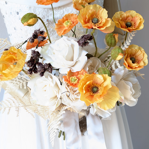 ウエディングクラッチブーケ(オレンジポピー)ブートニア込み世界で