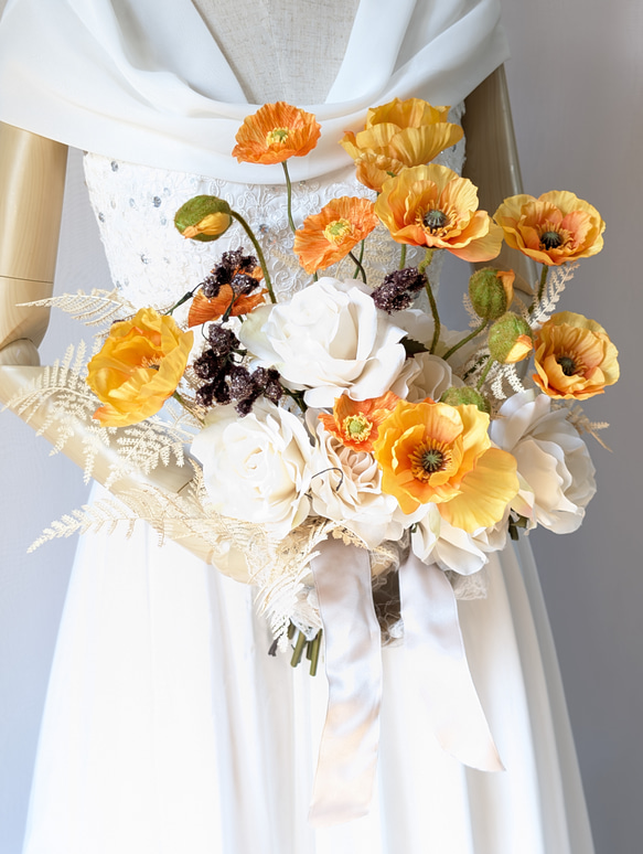 ウエディングクラッチブーケ(オレンジポピー)ブートニア込み世界で