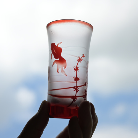 「金魚」　 サンドブラスト 赤 ひとくちビール 3枚目の画像