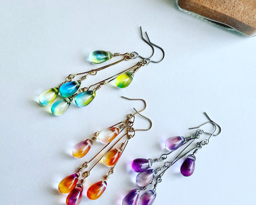 チェコガラスビーズ透明感のあるピアス、イヤリング ピアス（フック