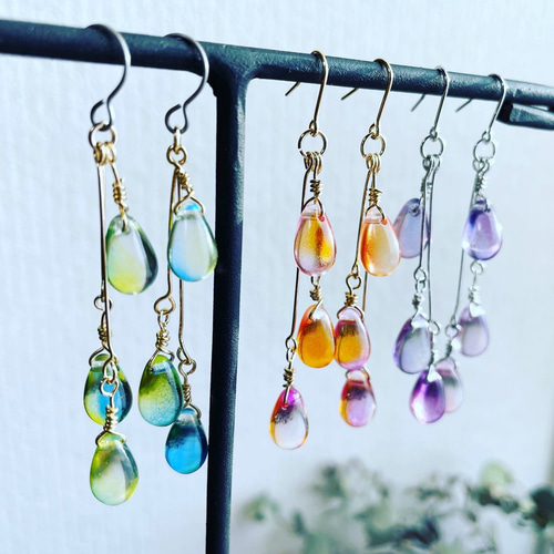 チェコガラスビーズ透明感のあるピアス、イヤリング ピアス（フック