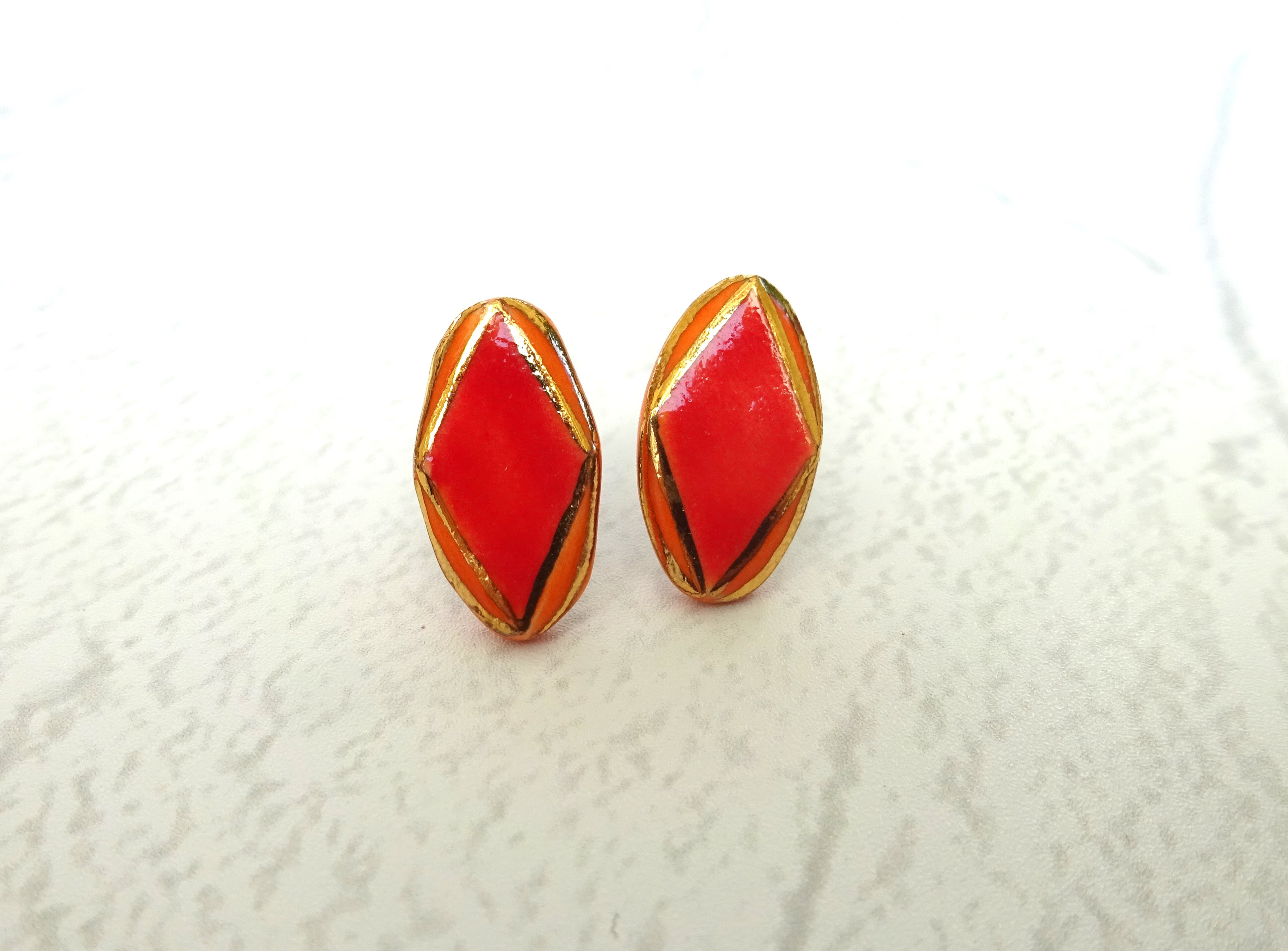菱形と金彩陶ピアス／イヤリング(赤） 4,510円