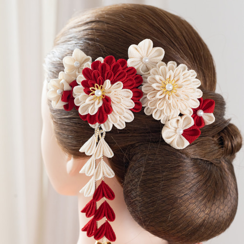 つまみ細工髪飾り　成人式　卒業式　振袖　紅白　赤　えんじ　着物　晴れ着　袴　和装 つまみ細工 髪飾り 成人式 結婚式 卒業式 七五三 赤 ゴールド 振袖