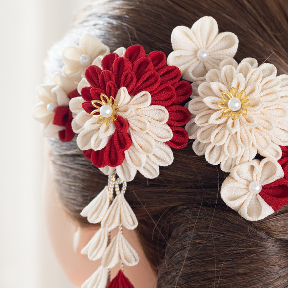 和装髪飾り　つまみ細工髪飾り　赤　白　成人式　卒業式　袴　七五三 つまみ細工 髪飾り 成人式 卒業式 結婚式 七五三 753 前撮り 振袖