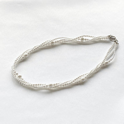 3連パールのツイストアレンジネックレス チョーカー Ichi-ring（いち