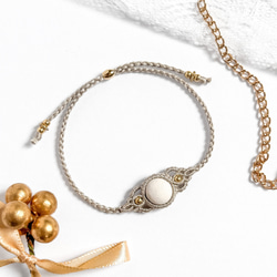 アロマ香る 癒しのマクラメブレスレット　* 気持ちほどける馥郁 * グレージュ　ギフトラッピング対応 1枚目の画像