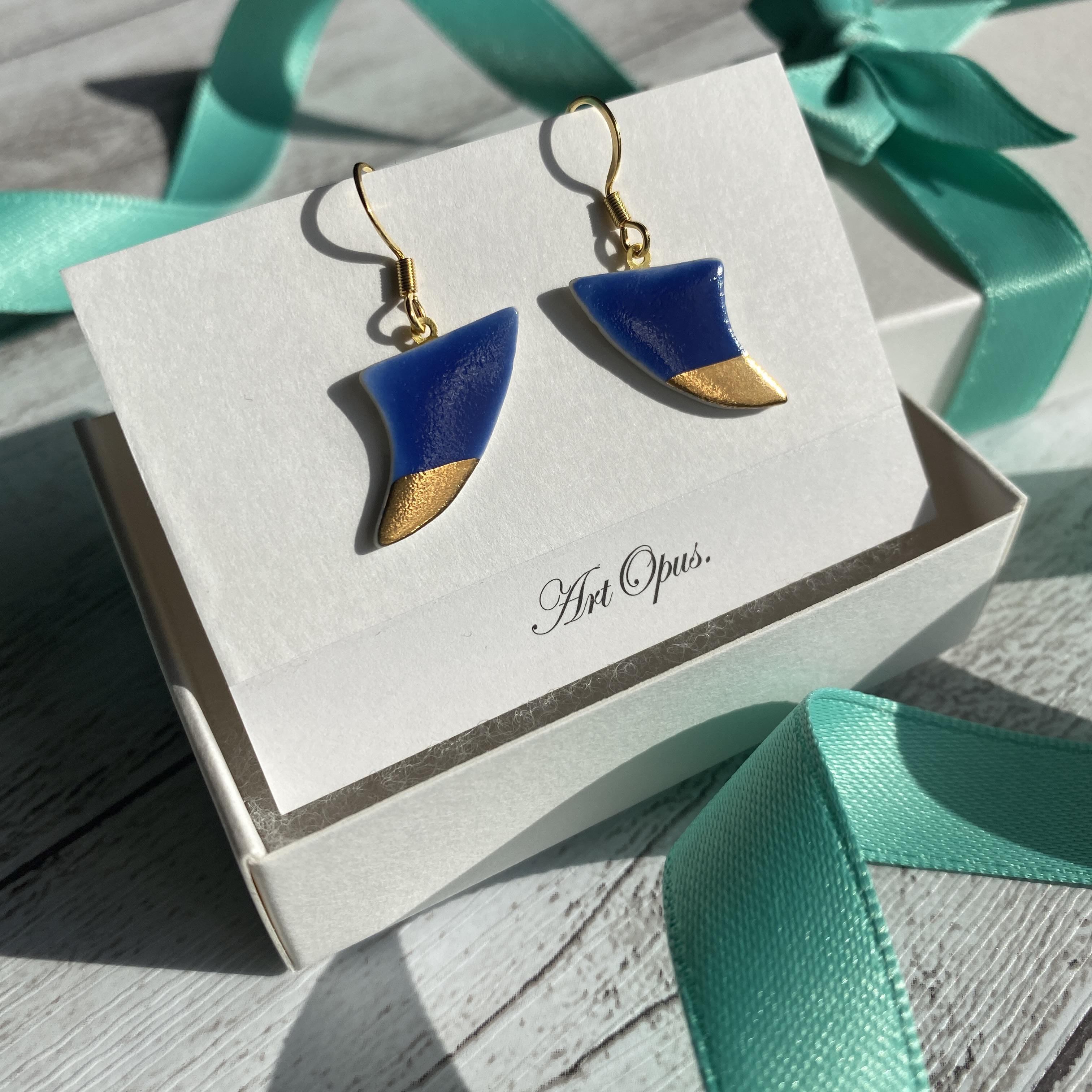Art Opus.　Fin / フィン　ピアスorイヤリング　ブルー×ゴールド 4,565円