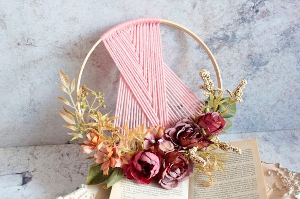 ピンクマクラメ風壁飾りリース 3枚目の画像