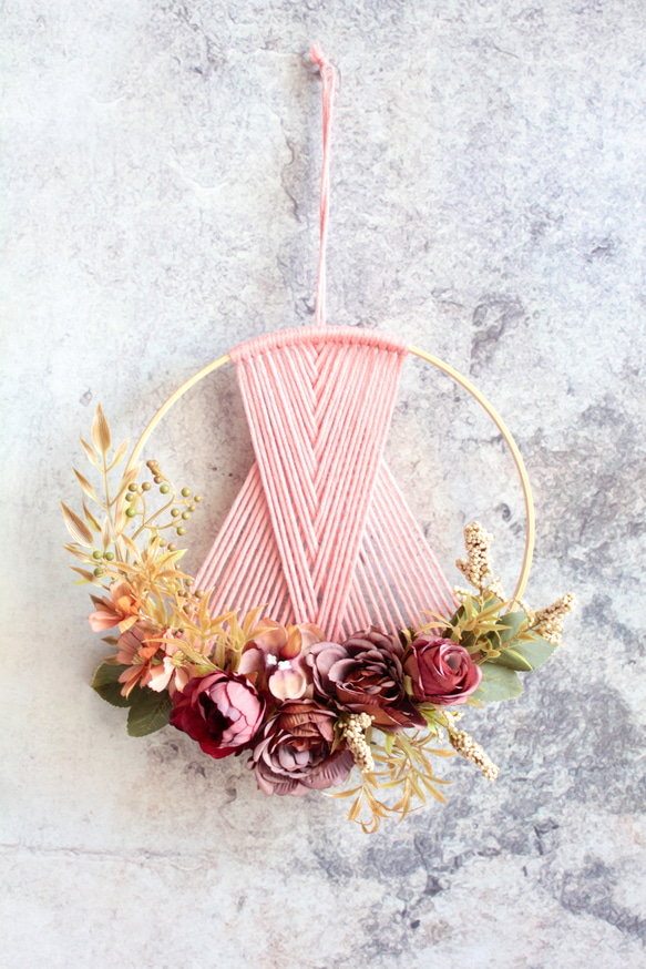 ピンクマクラメ風壁飾りリース 2枚目の画像