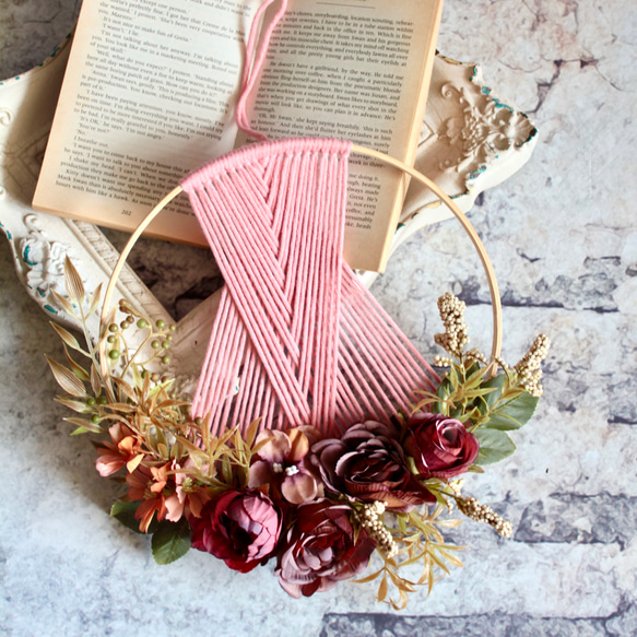 ピンクマクラメ風壁飾りリース 4枚目の画像