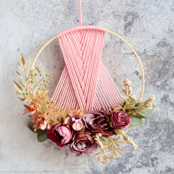 ピンクマクラメ風壁飾りリース 1枚目の画像