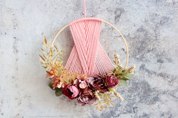 ピンクマクラメ風壁飾りリース 1枚目の画像