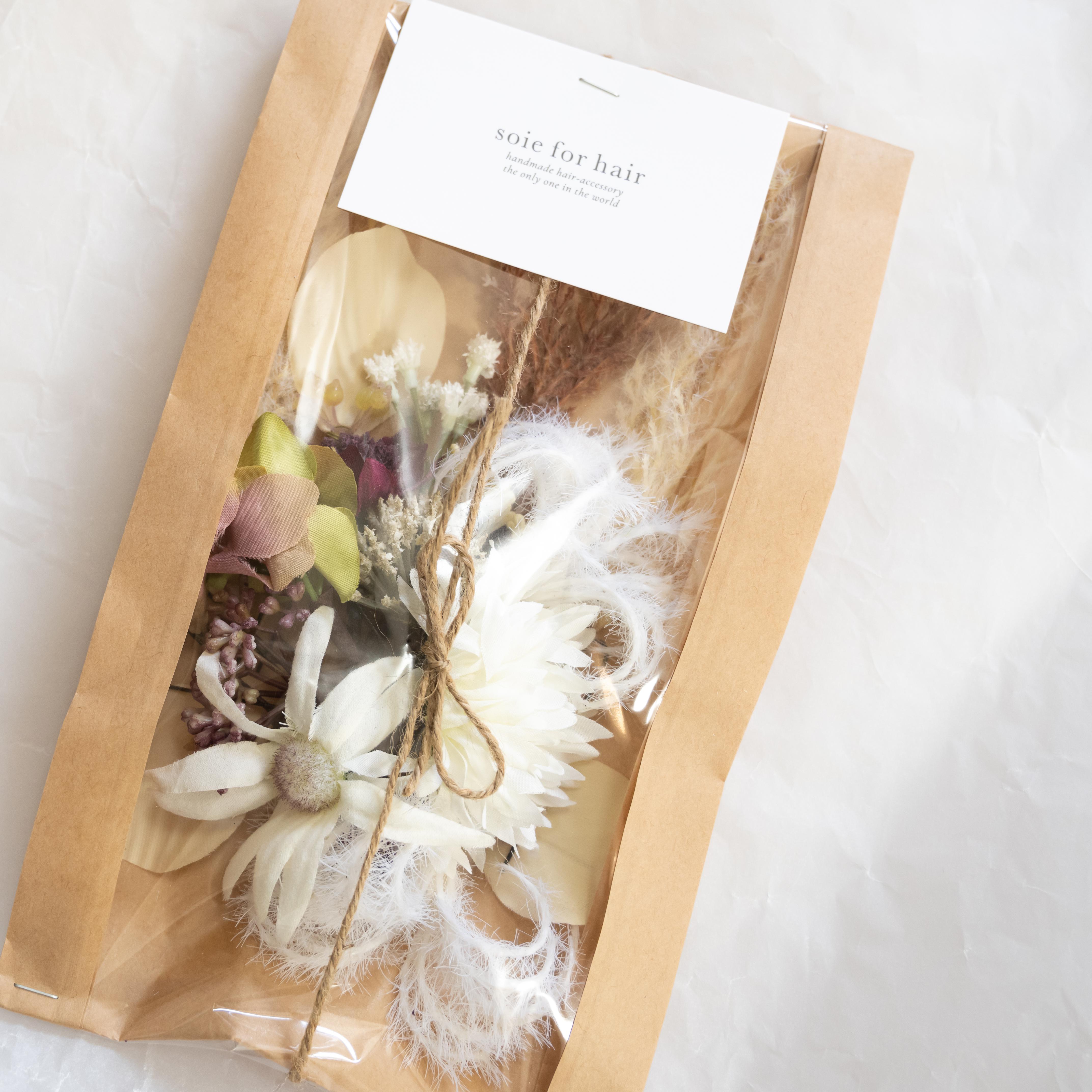 【ショートボブやボブの花嫁様に】パンパスグラスのボンネ風ヘッドドレスN　ドライフラワー風ウェディングヘッドパーツ・髪飾り