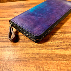革の手染め- ラウンドファスナー長財布 / パープル（紫 + 水色） 11枚目の画像
