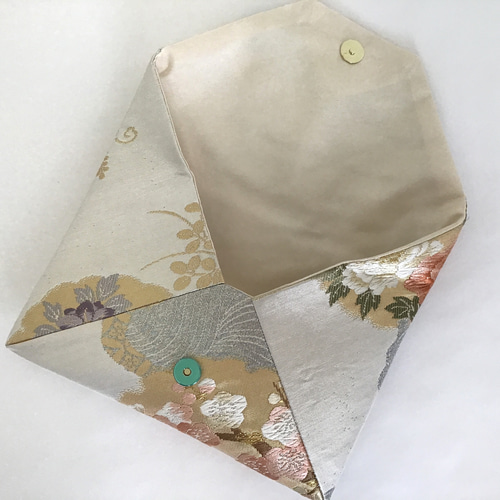 袋帯　膨れ織 結婚式バッグ　数寄屋袋　茶会　リサイクル正絹袋帯 リメイク991 着物帯 結婚式バッグ 数寄屋袋 リサイクル正絹袋帯 牡丹唐草