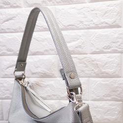 ★ハンドメイド★日本製★牛革★２ＷＡＹショルダーバッグ（ロングハンドル・肩掛け）★シルバー★コロンとしたスタイル★超軽量 10枚目の画像