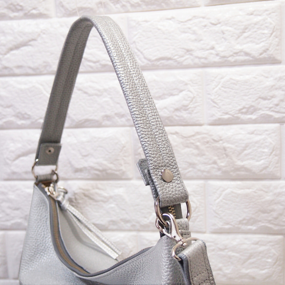 ★ハンドメイド★日本製★牛革★２ＷＡＹショルダーバッグ（ロングハンドル・肩掛け）★シルバー★コロンとしたスタイル★超軽量 10枚目の画像
