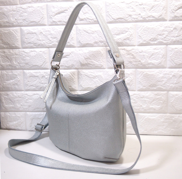 ★ハンドメイド★日本製★牛革★２ＷＡＹショルダーバッグ（ロングハンドル・肩掛け）★シルバー★コロンとしたスタイル★超軽量 2枚目の画像