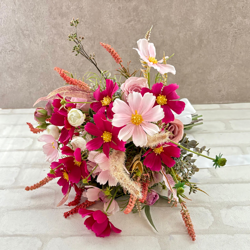 ピンク系造花ブーケ(ブートニア付き) ウェディングブーケ ブートニア付き 造花 アーティフィシャル 大人