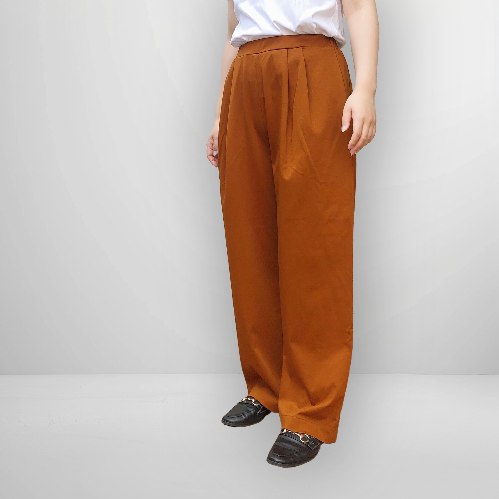 肌触り◎ 細見えタックワイドストレートパンツ｜ブラウン