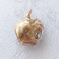 No.95  イヴの金のリンゴ  ブローチ  スワロフスキー使用  りんご 林檎 1枚目の画像