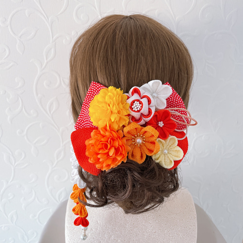 つまみ細工の髪飾り【オレンジリボンとつまみ細工のお花 下り付き