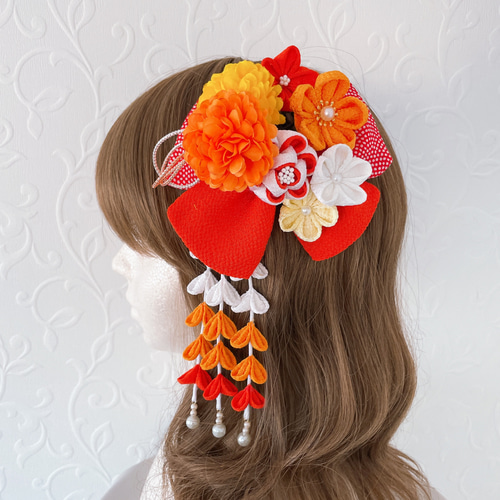 つまみ細工の髪飾り【オレンジリボンとつまみ細工のお花 下り付き