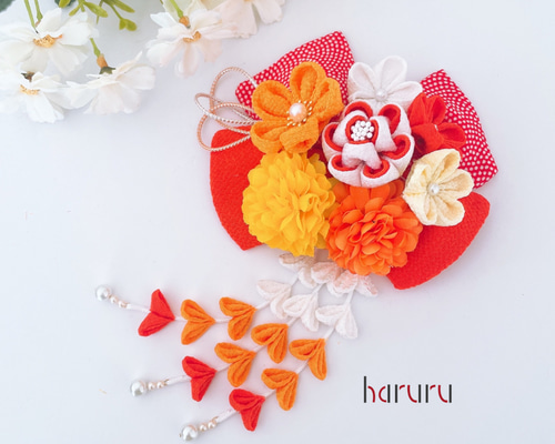 つまみ細工の髪飾り【オレンジリボンとつまみ細工のお花 下り付き