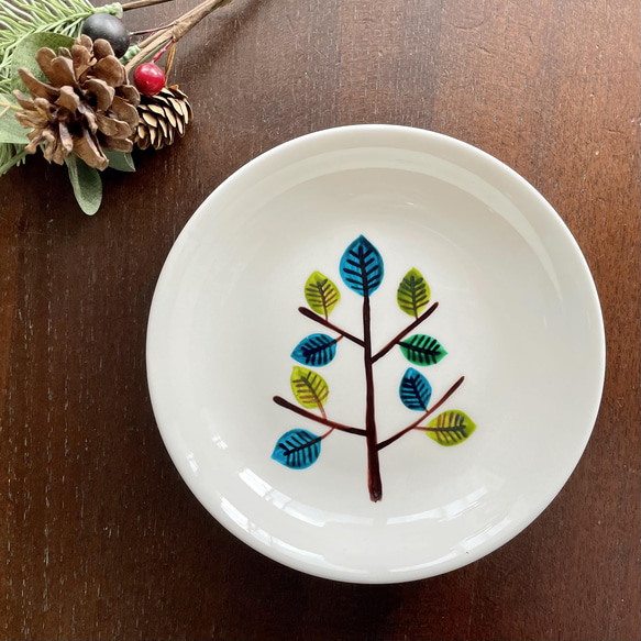 磁器 皿 絵皿 プレート 葉っぱ 木 陶器 ハンドペイント 15cm