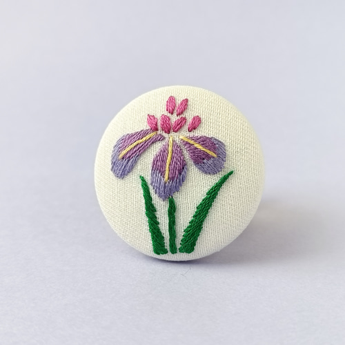 あやめ花菖蒲の刺繍ブローチ（紫） ブローチ かなちゃん手刺繍工房