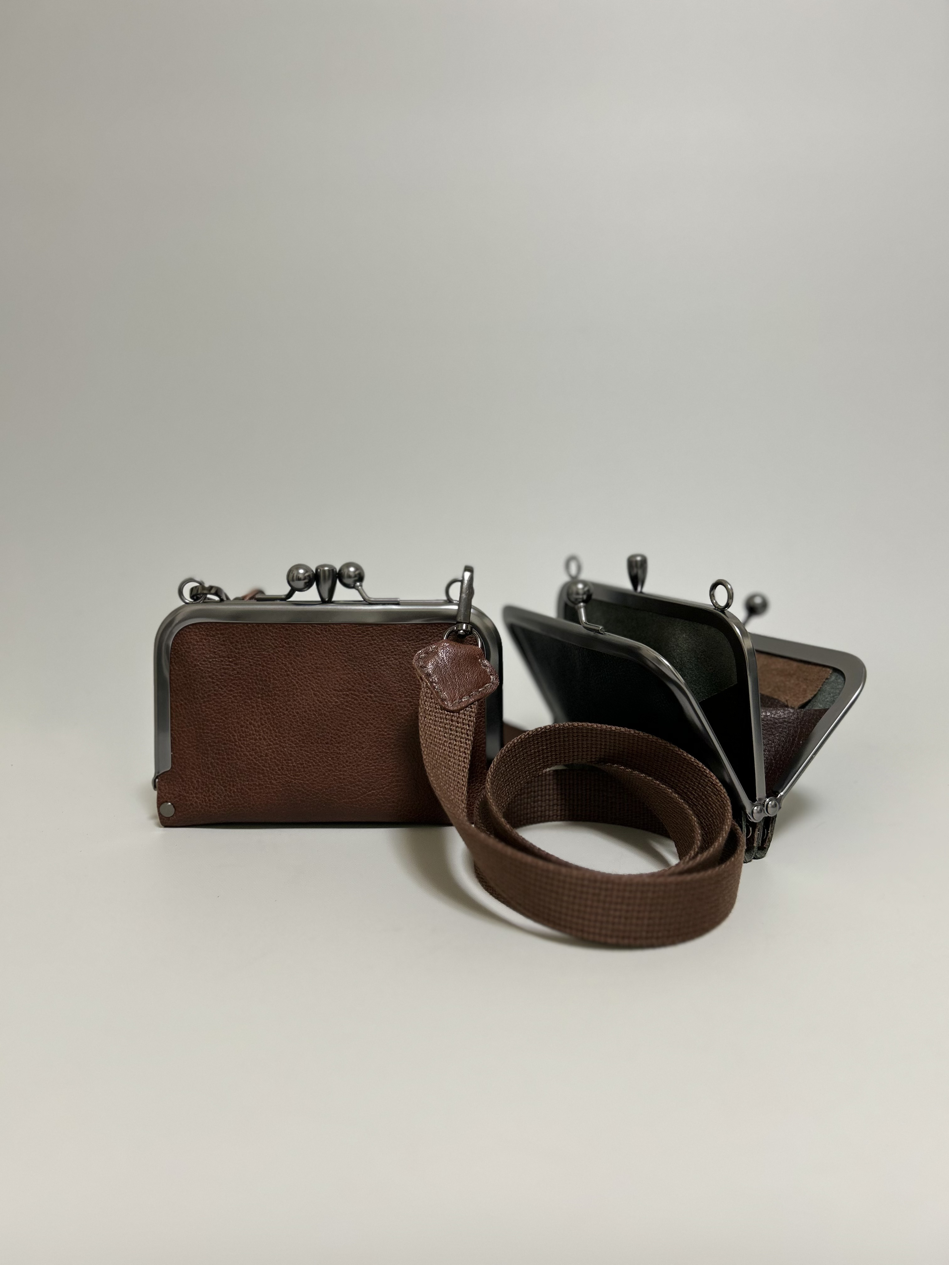 姫路レザー2way二口がま口ポシェット◆焦げ茶　ウォレットショルダー　サコッシュ　革財布　カード入れ　新作