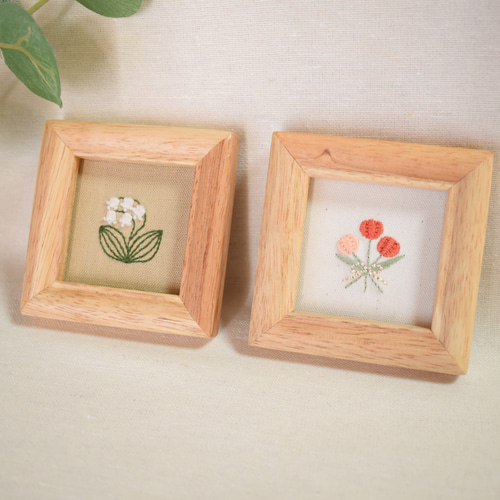 手刺繍の小さなフレーム (チューリップ)】 フォトフレーム・写真