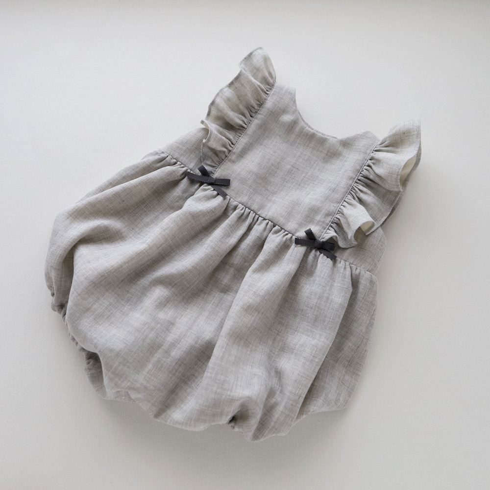 baby triana フリル付きロンパース ベージュ グレー baby グレー フリル付きロンパース ベージュ triana