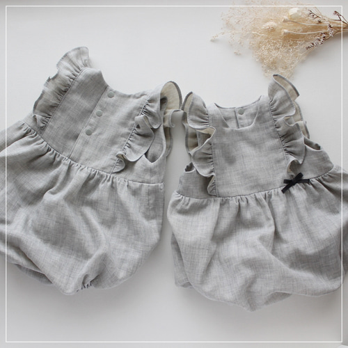 baby triana フリル付きロンパース ベージュ グレー baby triana フリル付きロンパース ベージュ グレー