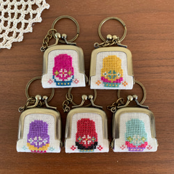 がま口　キーホルダー　バッグチャーム　刺繍　マトリョーシカ 2枚目の画像