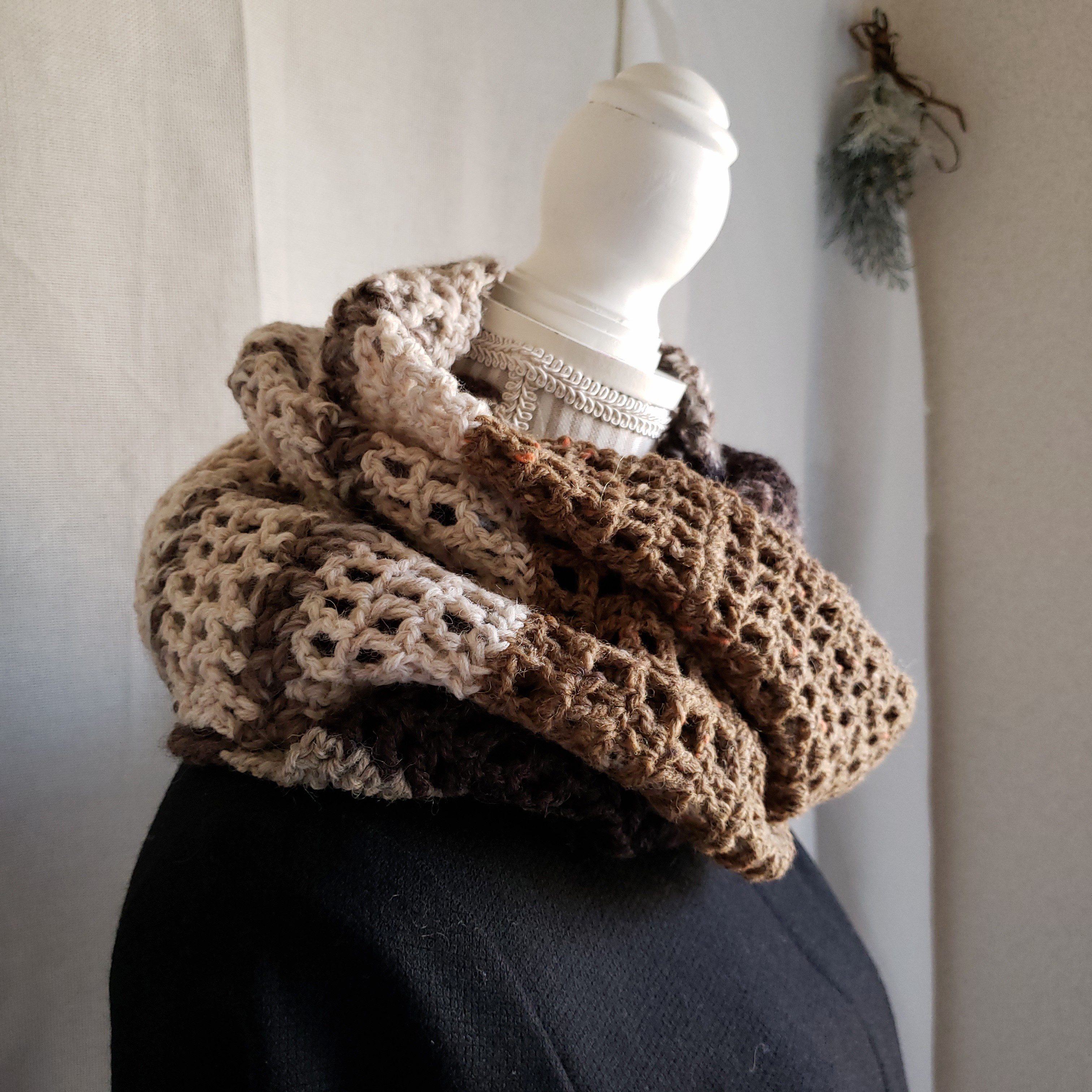 ウールかぎ針編みのスヌード　ブラウン　茶色グラデーション　＊ナッツ＆ココアクリーム＊