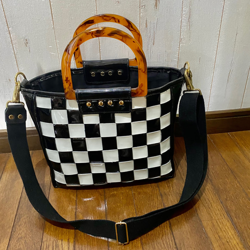 牛革エナメルの黒と白の市松模様の2way トートバッグ 2wayバッグ Mon 