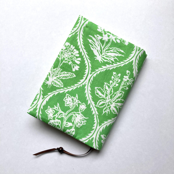【ヴィンテージ生地】文庫サイズのブックカバー　グリーンの草花モロッカン 2枚目の画像