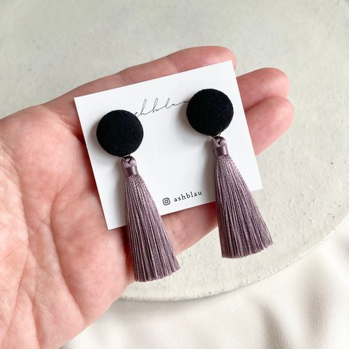 イヤリング/ピアス パープルグレータッセル×くるみボタン イヤリング 