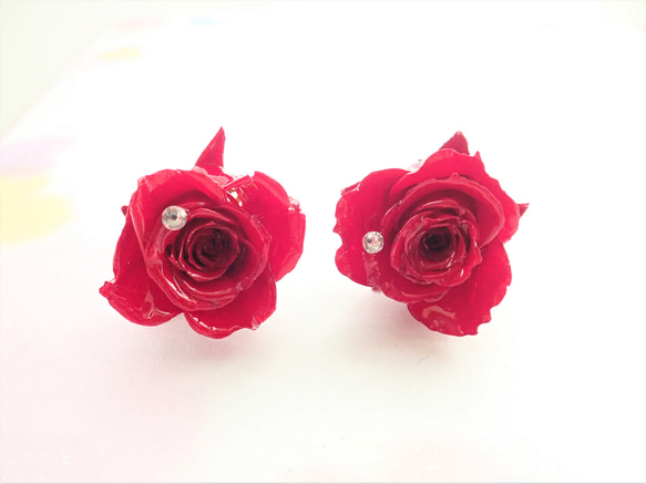Rosemellia　玫瑰永生花　樹脂加工耳環　珍珠後耳扣　❊空郵台灣5-7天 第1張的照片