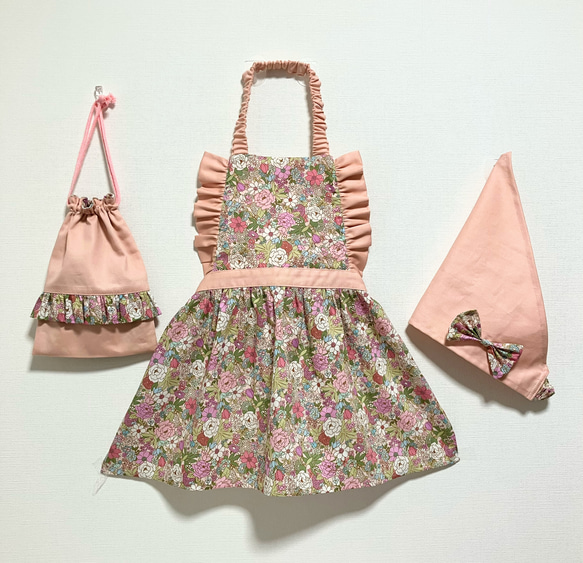 キッズエプロン＊花柄×ピンク＊ エプロン m's handmade.e 通販
