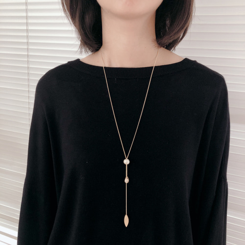 ゴールドのロングネックレス　フランスアンティーク　個性的大ぶり　模造パール ゴールドのロングネックレス フランスアンティーク 個性的大ぶり