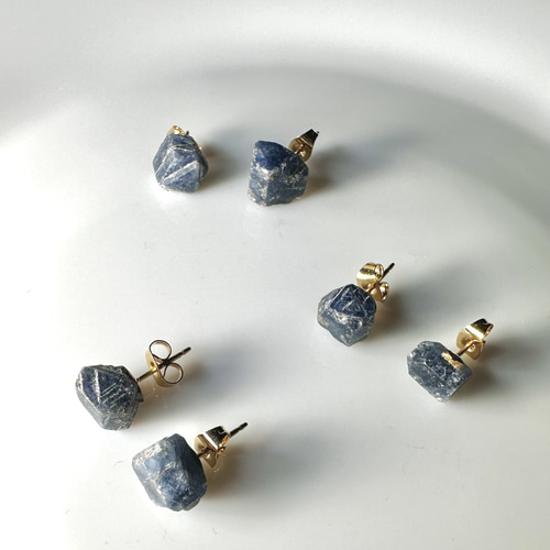 SALE サファイアの14kgfピアス ピアス（スタッド・一粒） kag