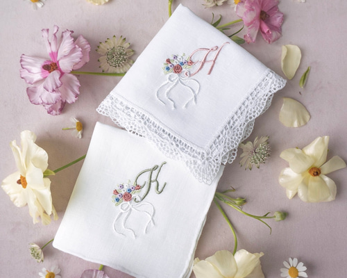 フラワーbouquetイニシャル刺繍ブライダルハンカチ✳︎名入れ 刺繍