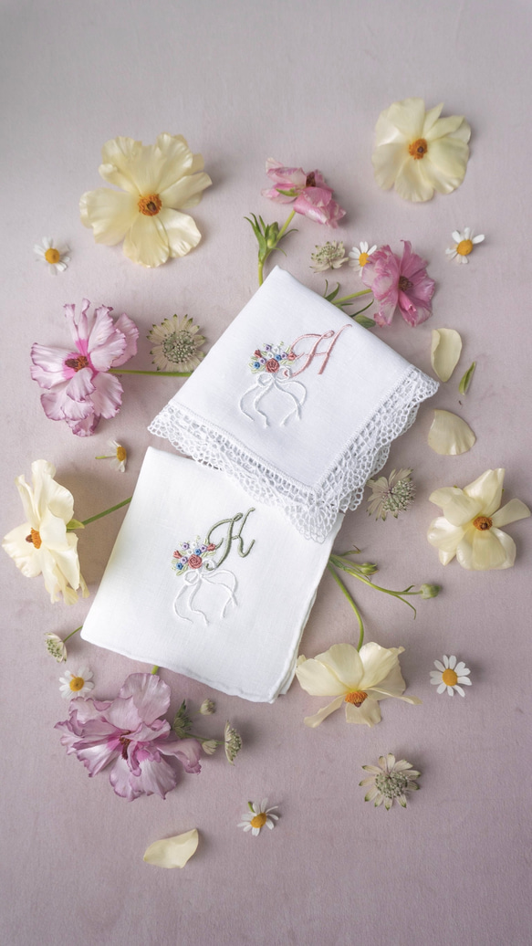 フラワーbouquetイニシャル刺繍ブライダルハンカチ✳︎名入れ 刺繍