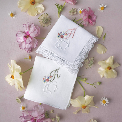フラワーbouquetイニシャル刺繍ブライダルハンカチ✳︎名入れ 刺繍